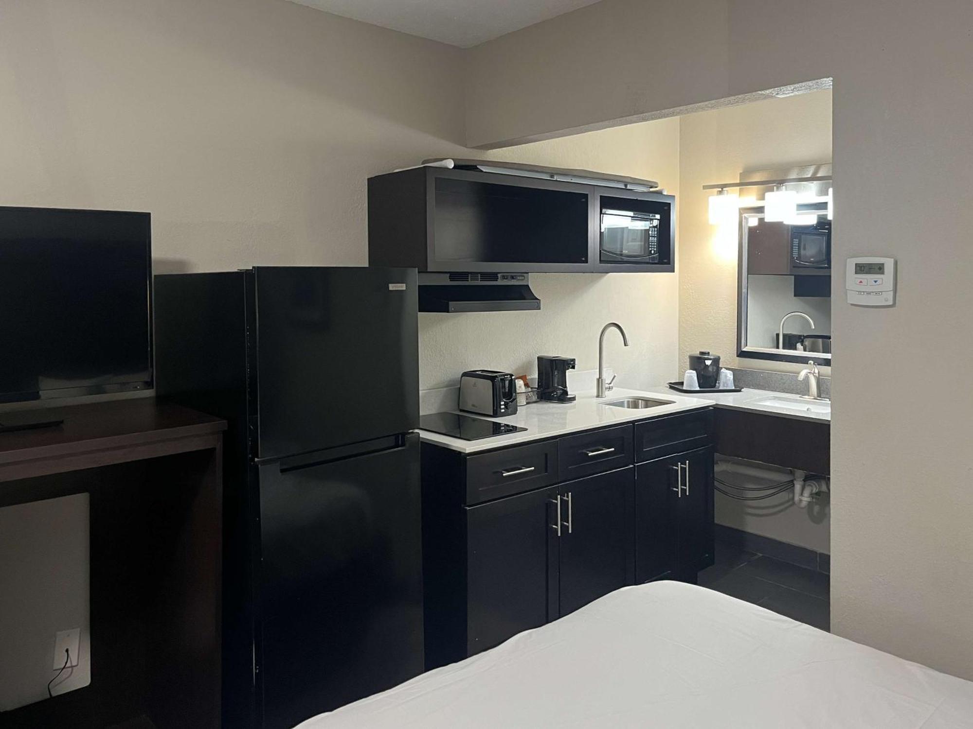 Hotel 6 Charlotte, Nc - Airport South 2*